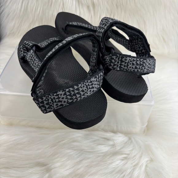 Teva Black and Gray Outdoor Sandals with Adjustable Straps - Picture 3 of 8